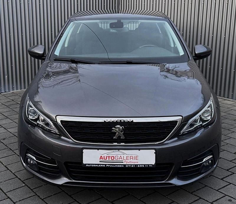 Gebraucht Peugeot 308 Active 131 PS (96 kW) 2021 Grau Kleinwagen