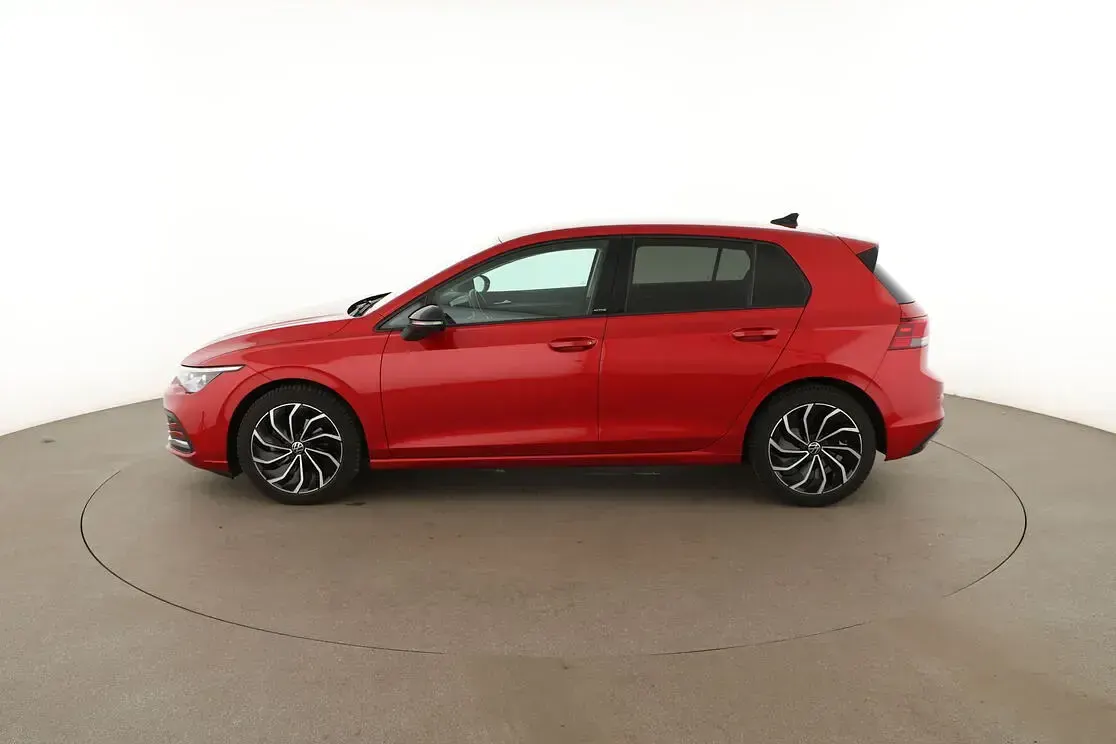 Gebraucht VW Golf VIII Active 2022 Rot Limousine