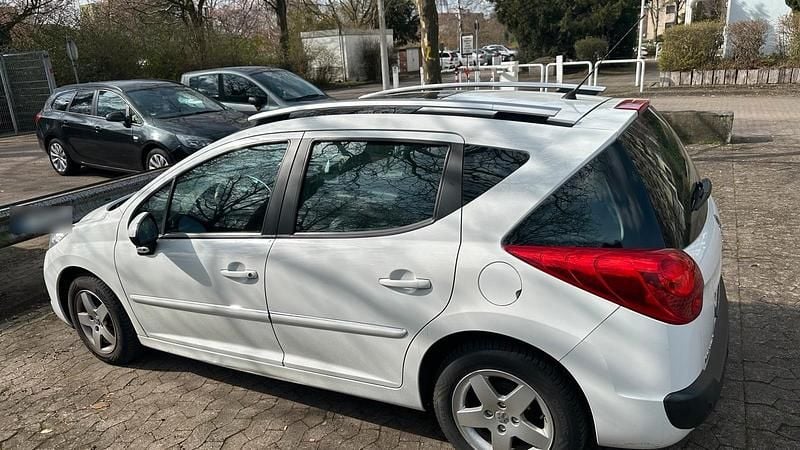 Gebraucht Peugeot 207 Filou 73 PS (53 kW) 2012 Weiß Kombi