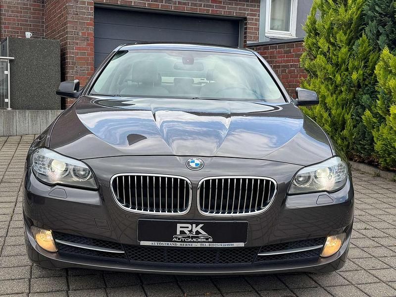 Gebraucht BMW 528 245 PS (180 kW) 2012 Braun Limousine