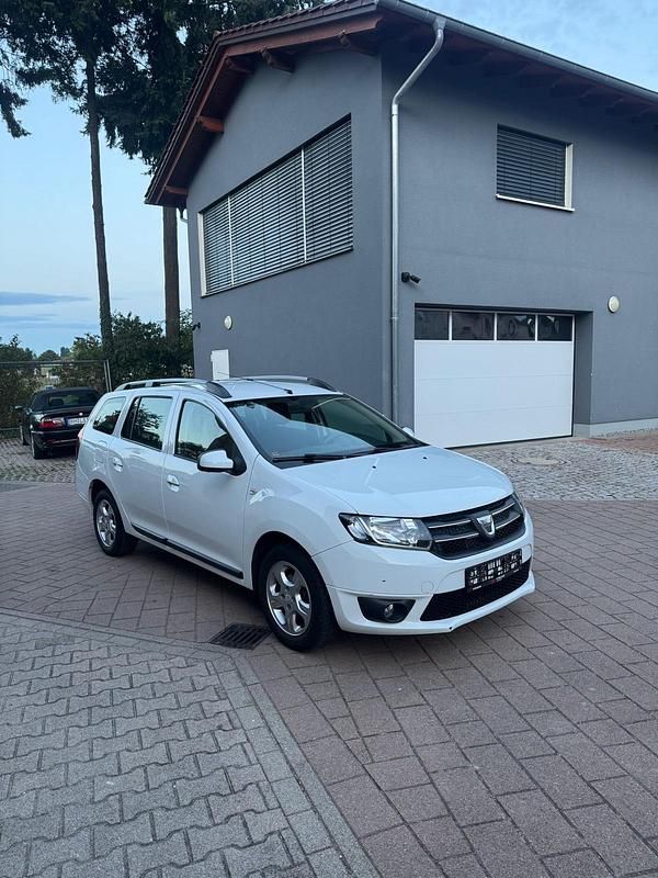 Weiß Gebraucht 2016 Dacia Logan Limousine | 5.999 € - Bild 1/4