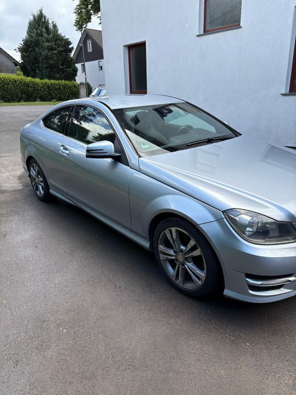 Grau Gebraucht 2013 Mercedes C250 AMG line Coupé | 9.900 € (Superpreis) - Bild 1/4