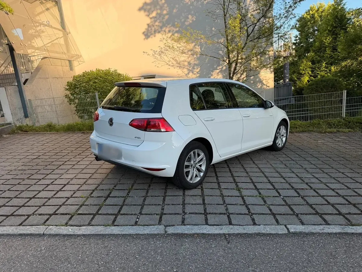 Gebraucht VW Golf VII 105 PS (77 kW) 2013 Weiß Kleinwagen