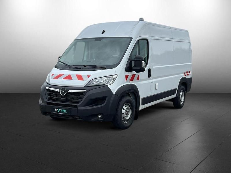 Weiß Gebraucht 2023 Opel Movano Edition Van | 28.470 € (Etwas zu teuer) - Bild 1/1