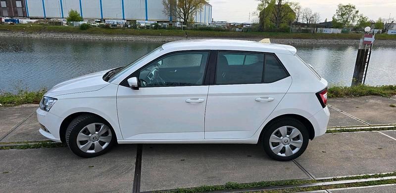 Gebraucht Skoda Fabia 60 PS (44 kW) 2015 Weiß Kleinwagen
