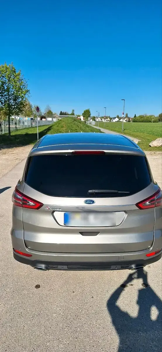 Gebraucht Ford S-MAX Titanium 179 PS (131 kW) 2016 Silber Van / Kleinbus