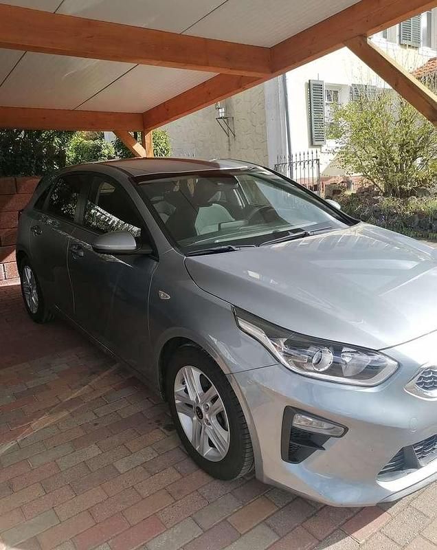 Używany Kia Ceed Edition 7 99 KM (72 kW) 2019 Szary Hatchback