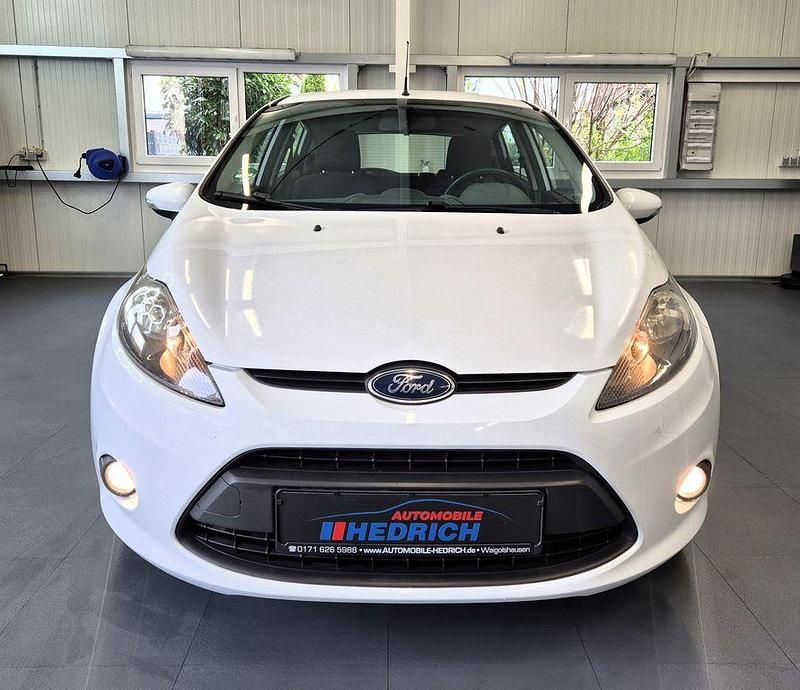 Gebraucht Ford Fiesta Trend 82 PS (60 kW) 2011 Weiß Kleinwagen