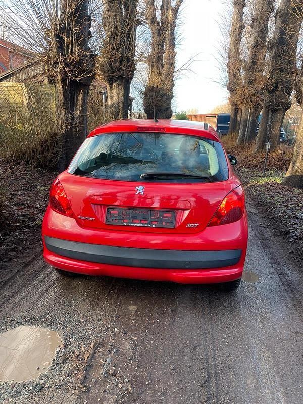 Gebraucht Peugeot 207 75 PS (55 kW) 2008 Rot Limousine