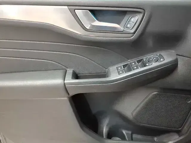 Używany Ford Kuga Titanium 120 KM (88 kW) 2023 Czarny SUV