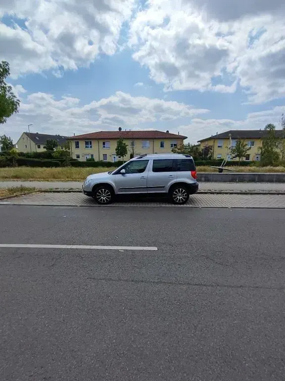 Gebraucht Skoda Yeti Ambition 105 PS (77 kW) 2013 Silber SUV