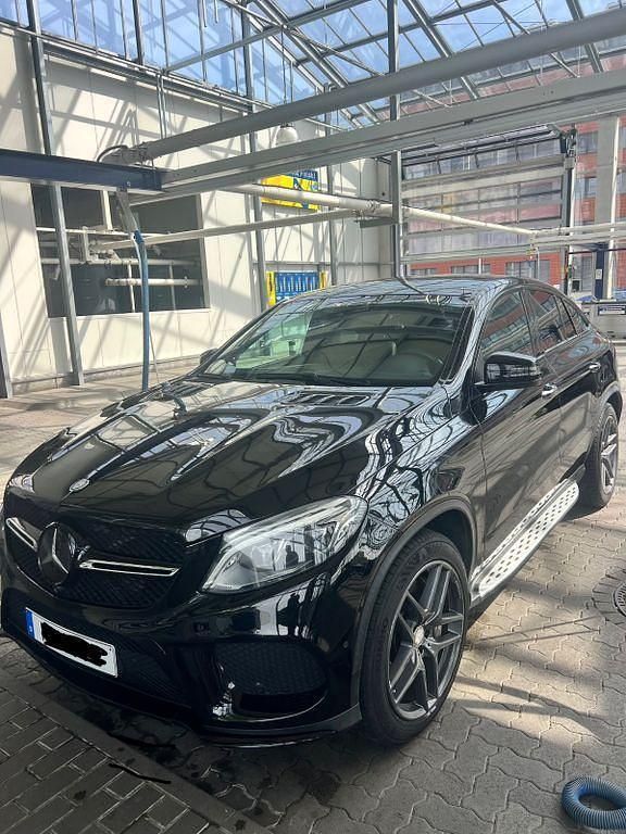 Schwarz Gebraucht 2017 Mercedes GLE350 AMG line Coupé | 30.900 € (Fairer Preis) - Bild 1/4