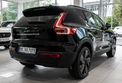 Nowe Volvo EX40 Plus 185 kW (252 KM) 2026 Czarny SUV