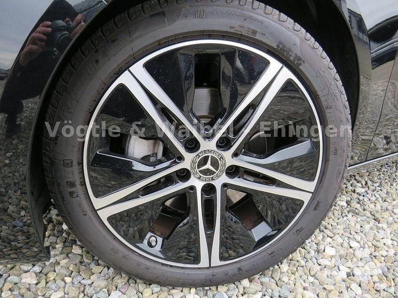 Gebraucht Mercedes B200 Advanced 163 PS (119 kW) 2023 Schwarz Van / Kleinbus