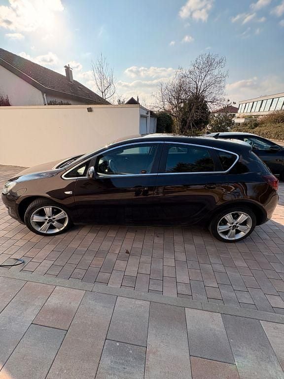 Gebraucht Opel Astra Excellence 140 PS (102 kW) 2015 Braun Limousine