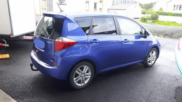 Gebraucht Toyota Verso-S Life 90 PS (66 kW) 2011 Blau metallic Van / Kleinbus