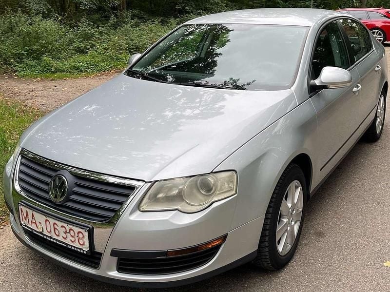 Silber Gebraucht 2006 VW Passat Trendline Limousine | 3.990 € (Fairer Preis) - Bild 1/4