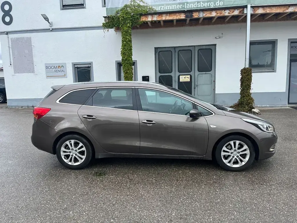 Usado Kia Ceed 128 CV (94 kW) 2015 Marrón Utilitario