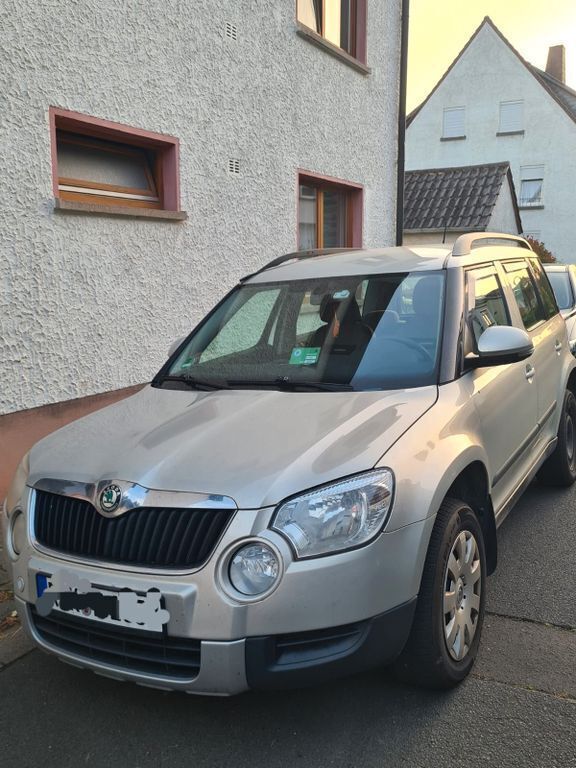 Grau Gebraucht 2013 Skoda Yeti Adventure SUV | 4.560 € (Superpreis) - Bild 1/2