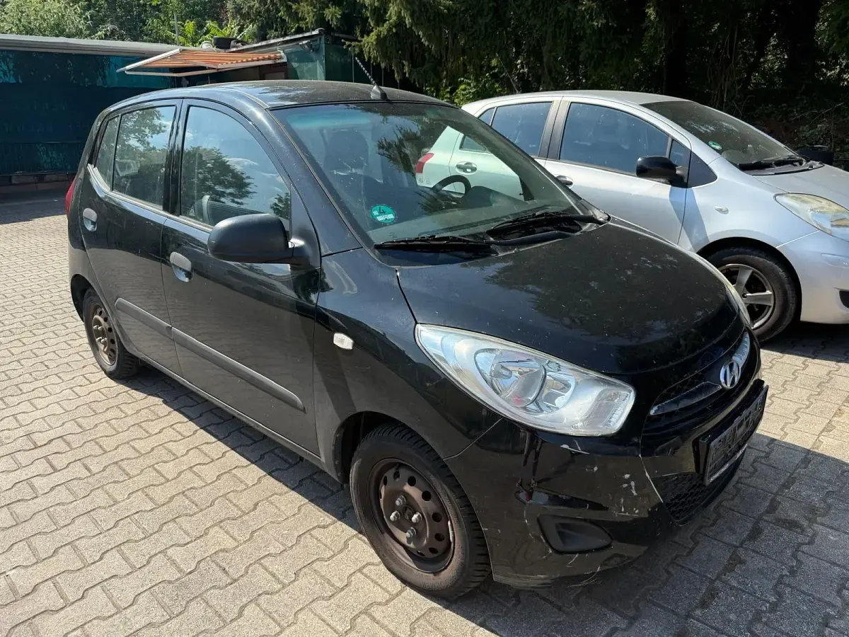 Gebraucht Hyundai i10 69 PS (50 kW) 2013 Schwarz Kleinwagen