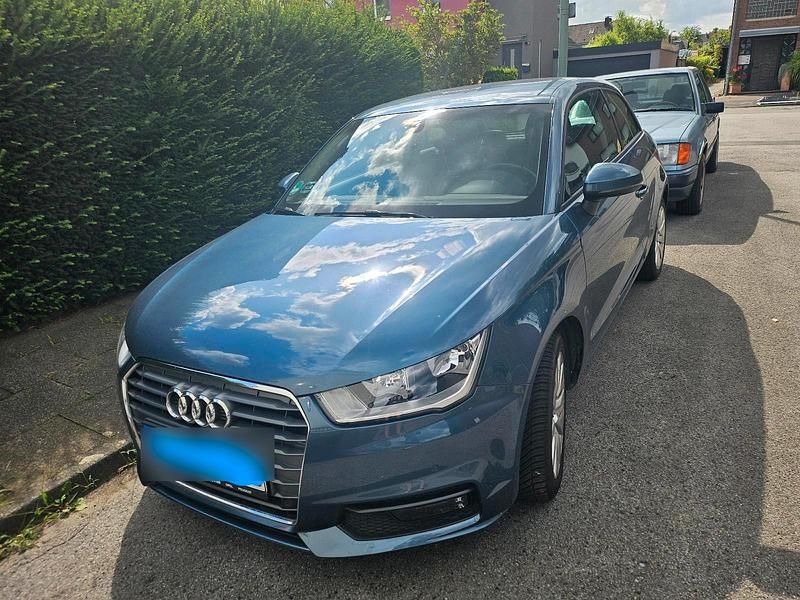 Blau Gebraucht 2016 Audi A1 Kleinwagen | 11.800 € (Fairer Preis) - Bild 1/4