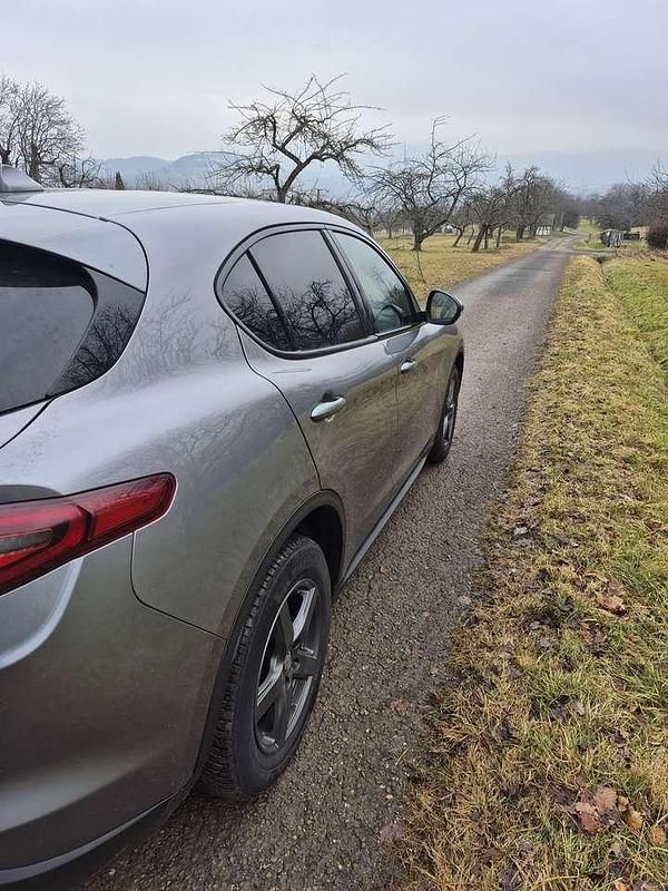 Gebraucht Alfa Romeo Stelvio Super 190 PS (139 kW) 2019 Grau SUV