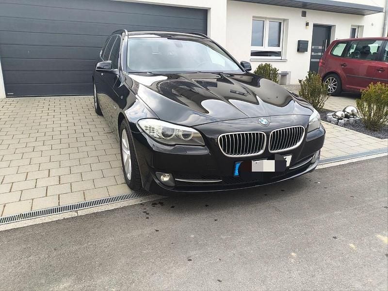 Gebraucht BMW 520 184 PS (135 kW) 2012 Schwarz Kombi