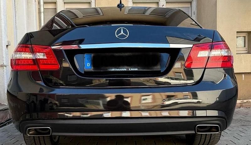Schwarz Gebraucht 2013 Mercedes E220 Avantgarde Limousine | 12.800 € (Fairer Preis) - Bild 1/4