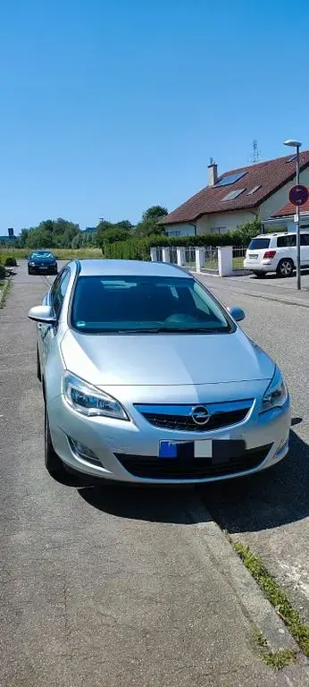 Gebraucht Opel Astra Design Edition 110 PS (80 kW) 2012 Silber Kombi