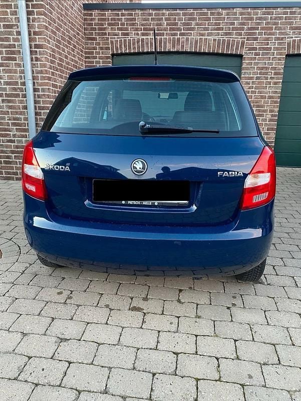 Gebraucht Skoda Fabia 60 PS (44 kW) 2013 Blau Kleinwagen