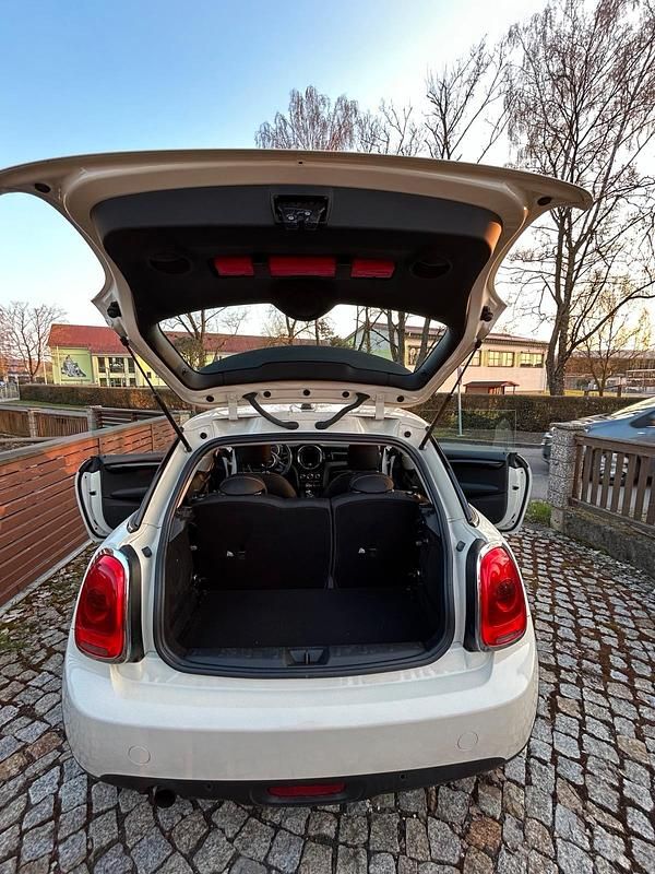 Second-hand Mini ONE 101 CP (74 kW) 2018 Alb Hatchback