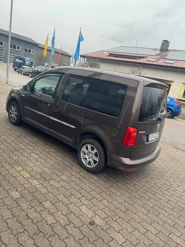 Violet Gebraucht 2017 VW Caddy Van / Kleinbus | 13.100 € (Teuer) - Bild 1/4