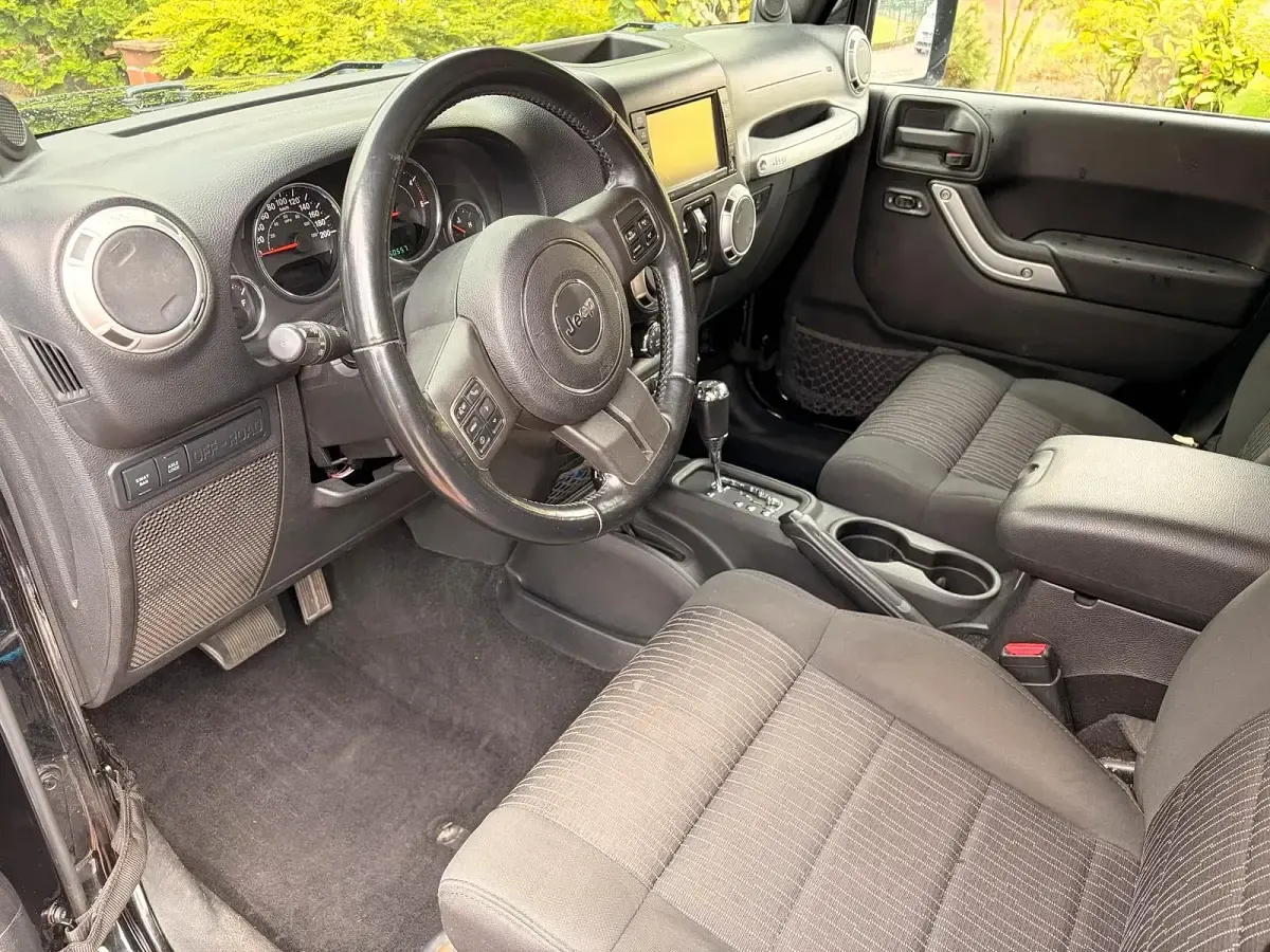 Gebraucht Jeep Wrangler Unlimited Rubicon 200 PS (147 kW) 2012 Schwarz SUV