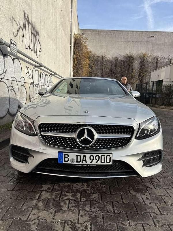 Gebraucht 2019 Mercedes E220 AMG line Coupé | 23.900 € - Bild 1/4