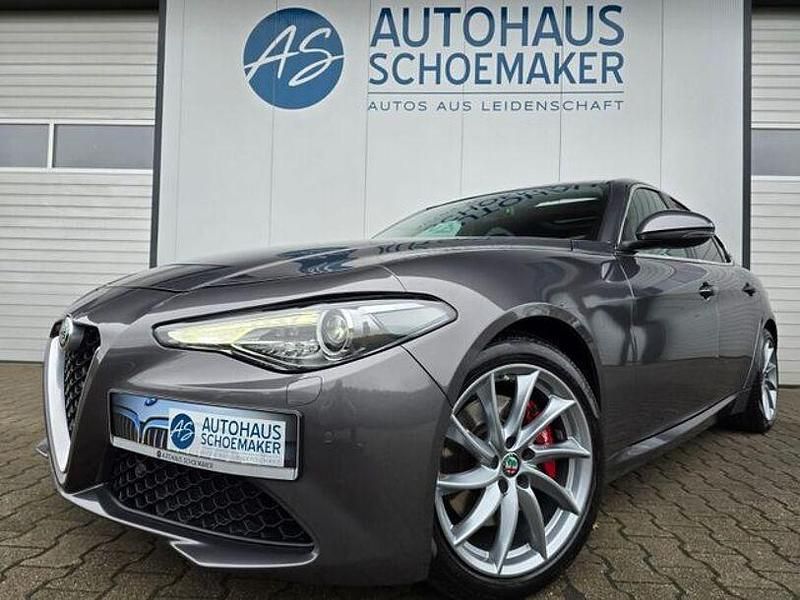 Grau Gebraucht 2020 Alfa Romeo Giulia Super Limousine | 25.777 € (Fairer Preis) - Bild 1/4