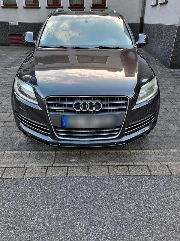 Grau Gebraucht 2006 Audi Q7 SUV | 8.000 € (Etwas zu teuer) - Bild 1/4