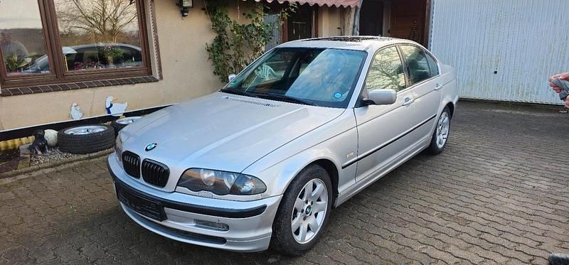 Silber Gebraucht 2001 BMW 325 Limousine | 1.899 € (Superpreis) - Bild 1/4