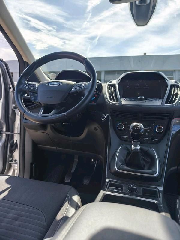 Gebraucht Ford Kuga Titanium 150 PS (110 kW) 2017 Silber SUV