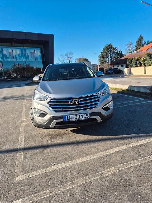Grau Gebraucht 2015 Hyundai Grand Santa Fe Premium SUV | 13.900 € (Guter Preis) - Bild 1/4