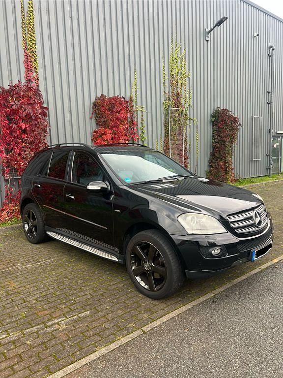 Schwarz Gebraucht 2008 Mercedes ML280 Edition 1 SUV | 7.850 € (Fairer Preis) - Bild 1/4