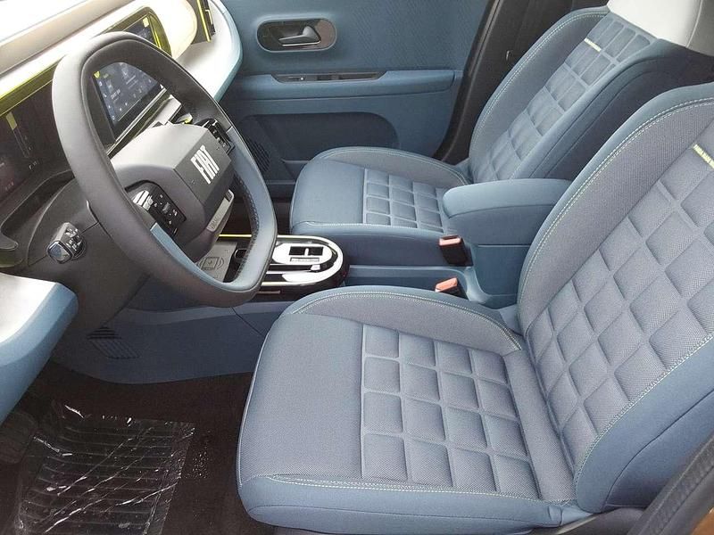 Neu Fiat Grande Panda La Prima 101 PS (74 kW) 2025 Bronze Kleinwagen