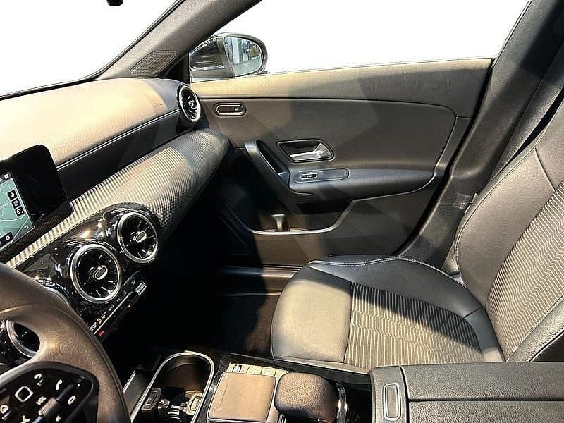 Gebraucht Mercedes CLA250e 160 PS (117 kW) 2021 Unilack nachtschwarz Limousine