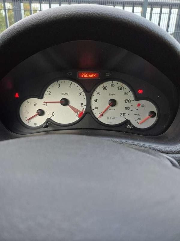 Gebraucht Peugeot 206 Filou 75 PS (55 kW) 2005 Silber Limousine