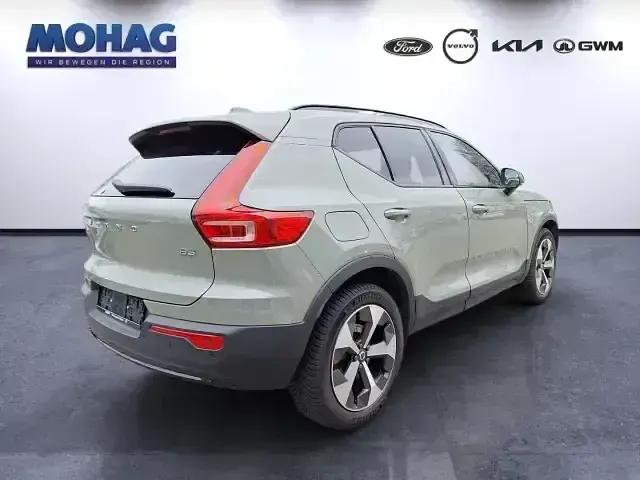 Gebraucht Volvo XC40 Plus 163 PS (119 kW) 2024 Gruen SUV