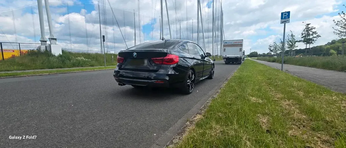 Gebraucht BMW 330 Sport Line 252 PS (185 kW) 2018 Schwarz Limousine