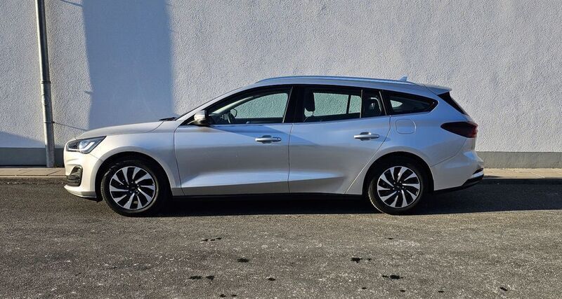 Gebraucht Ford Focus Titanium 125 PS (91 kW) 2024 Silber Limousine