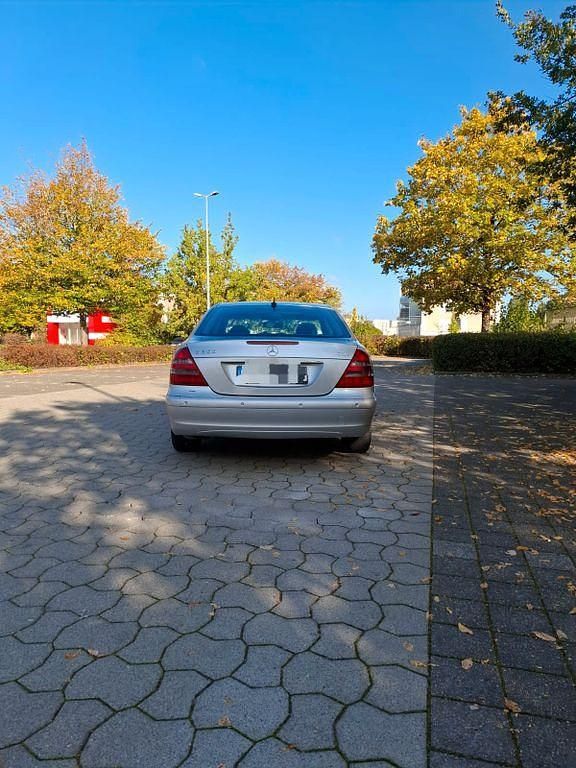 Gebraucht Mercedes E200 Classic 122 PS (89 kW) 2003 Silber Limousine