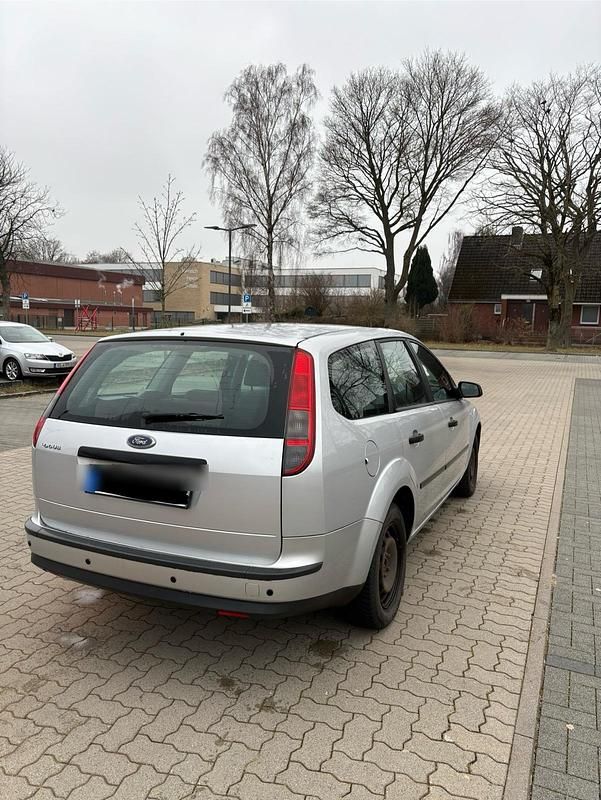 Gebraucht Ford Focus Trend 100 PS (73 kW) 2005 Silber Kombi