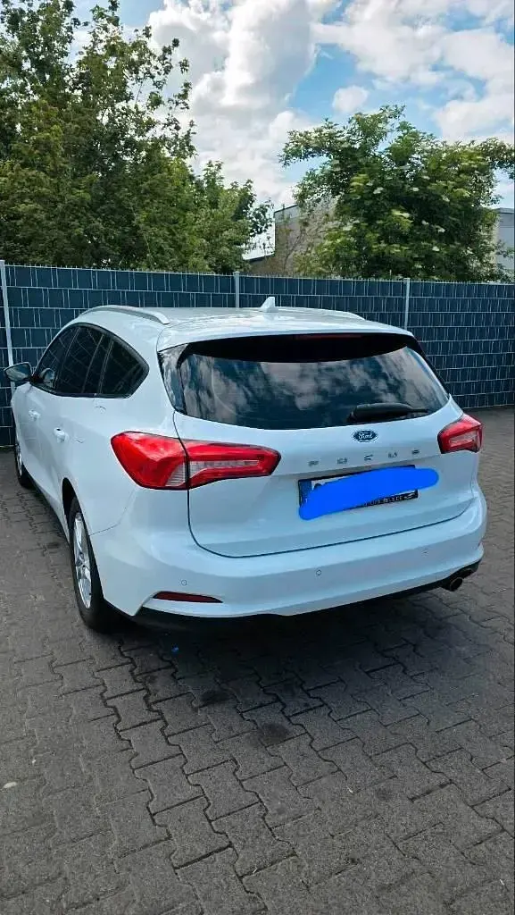 Gebraucht Ford Focus 120 PS (88 kW) 2018 Weiß Kombi