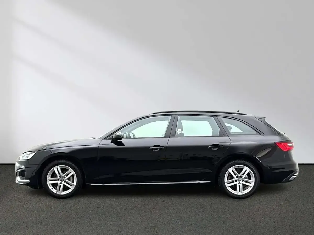 Używany Audi A4 Advanced 204 KM (150 kW) 2023 Czarny Kombi